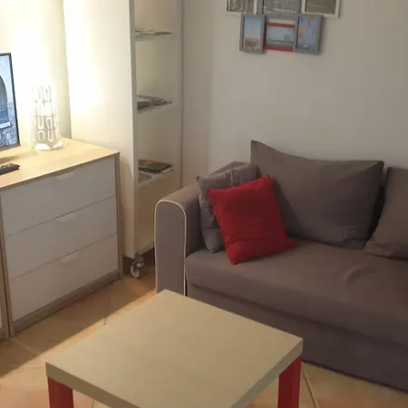 Petite Maison Avec Une Cour Narbonne